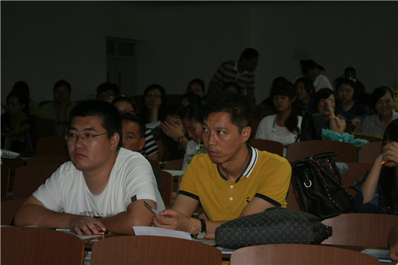 华东师范大学2015年秋季新生入学测试及开学典礼报道